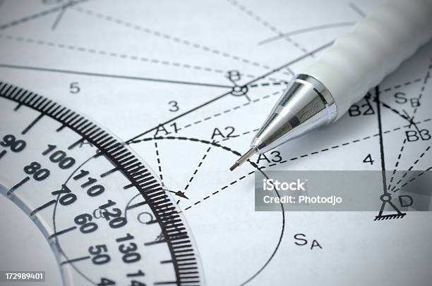 Foto de Closeup De Desenho Mecânico E Lápis e mais fotos de stock de Contorno - Contorno, Dente de Engrenagem, Desenhar - Atividade