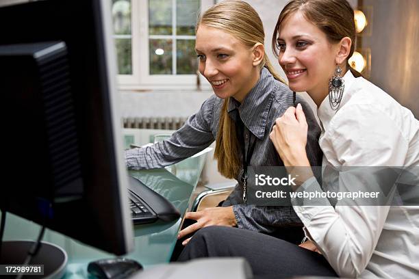 Felice Lavoro Di Squadra Xxl - Fotografie stock e altre immagini di Adulto - Adulto, Adulto di mezza età, Affari