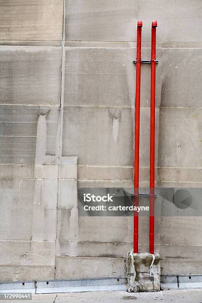 コンクリートの壁と赤い排気パイプ - 2000年代のストックフォトや画像を多数ご用意 - 2000年代, 21世紀, カラフル