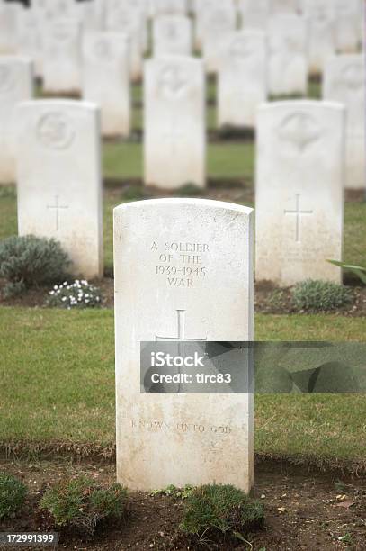 Ww2 Надгробия — стоковые фотографии и другие картинки Вертикальный - Вертикальный, Вооружённые силы, Вторая мировая война