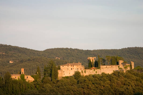 istock Tuscan Hamlet near Preggio 172991758