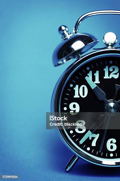 目覚まし時計 - Beat The Clock 英語の慣用句のストックフォトや画像を多数ご用意 - Beat The Clock 英語の慣用句, まぶしい, クロム