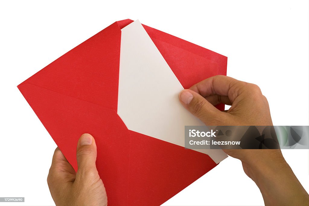 Puste karty na czerwony Koperta na białym tle - Zbiór zdjęć royalty-free (Koperta)