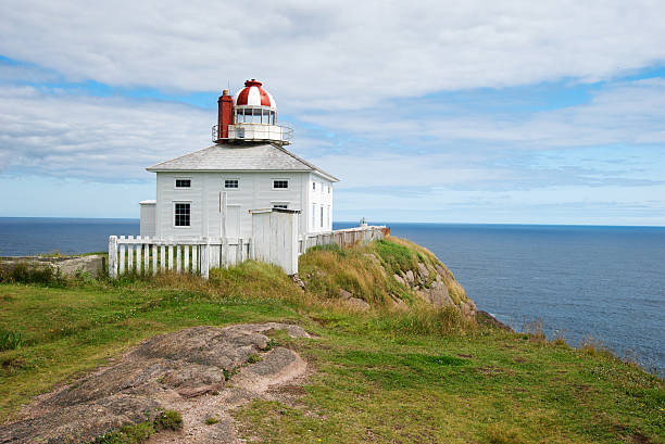 cape spear lighthouse - lighthouse local landmark blue canada zdjęcia i obrazy z banku zdjęć