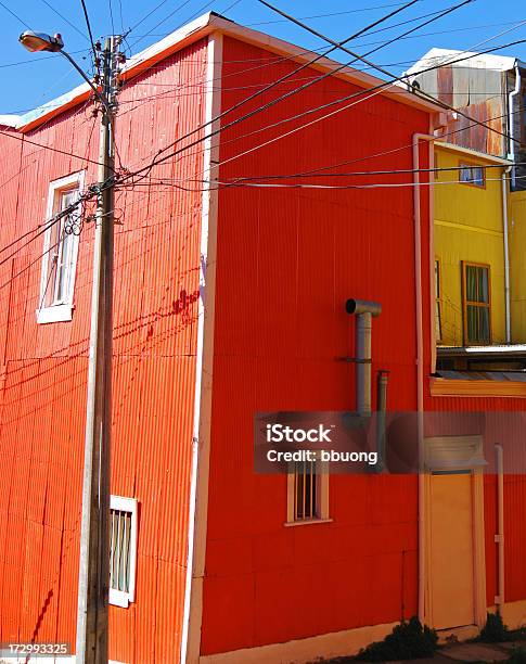 Czerwony Dom W Valparaiso - zdjęcia stockowe i więcej obrazów Ameryka Południowa - Ameryka Południowa, Architektura, Bez ludzi