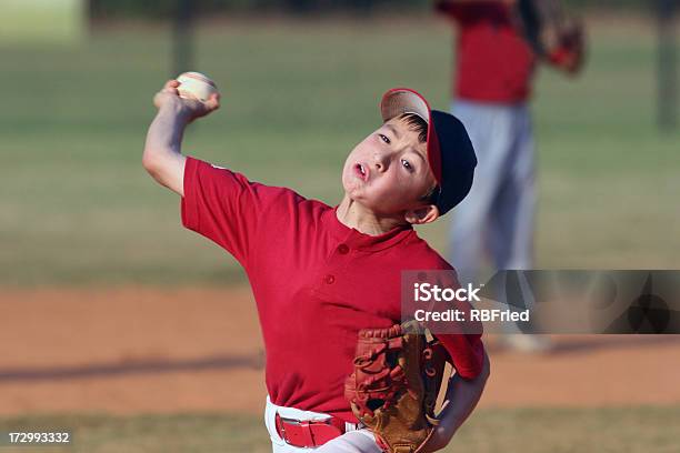 Giovane Baseball - Fotografie stock e altre immagini di Adolescenza - Adolescenza, Bambini maschi, Bambino