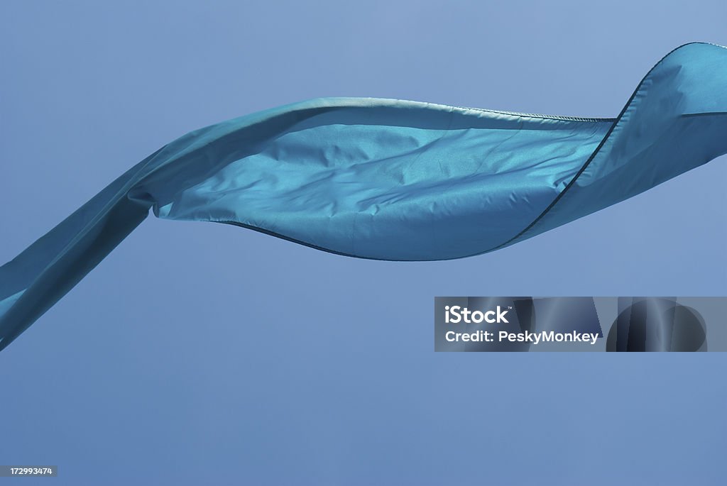 Band aus glänzend blauem Stoff in the Sky - Lizenzfrei Band Stock-Foto