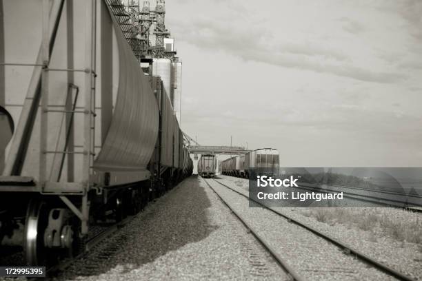 Züge Und Titel Stockfoto und mehr Bilder von Ausrüstung und Geräte - Ausrüstung und Geräte, Bahngleis, Eisenbahn