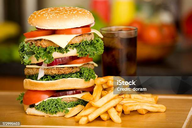 Foto de Hamburger Hambúrguer e mais fotos de stock de Alface - Alface, Alimentação Não-saudável, Batata Frita - Lanche