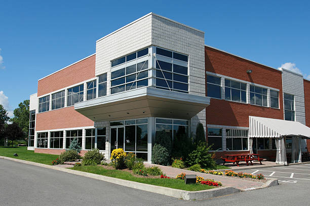 nuevo edificio moderno industriales o comerciales - office park office building medical building industrial building fotografías e imágenes de stock