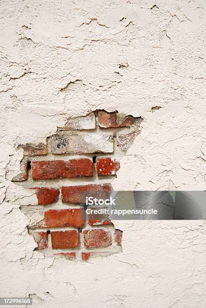 Foto de Tijolos Vermelhos E Gesso e mais fotos de stock de Antigo - Antigo, Apodrecer, Cimento