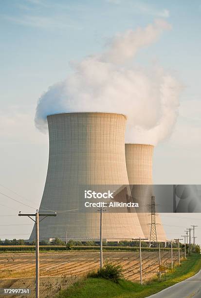 冷却タワー近く - 原子力発電所のストックフォトや画像を多数ご用意 - 原子力発電所, 発電機, イリノイ州