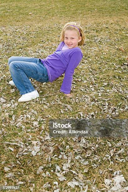 Chica Cangrejo A Foto de stock y más banco de imágenes de Alegre - Alegre, Apoyarse, Ausencia