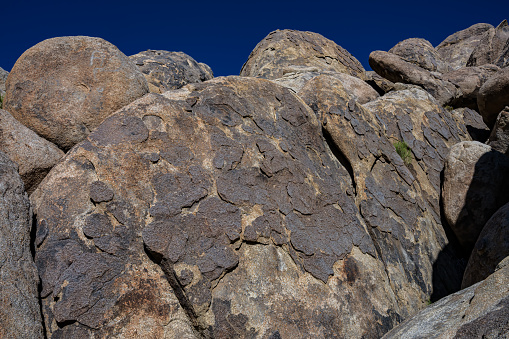 The Alabama Hills are a range of hills and rock formations near the eastern slope of the Sierra Nevada in the Owens Valley, west of Lone Pine in Inyo County, California. Showing exfoliation of the granite rock. Weathering.