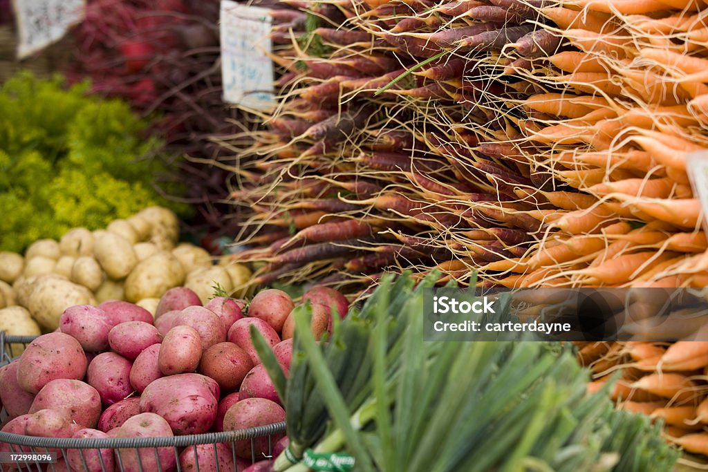 Productos frescos en el mercado de agricultores - Foto de stock de 2000-2009 libre de derechos