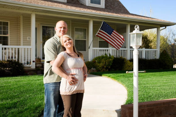 istock Pregnant Couple at Home 172998111