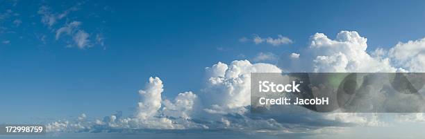 Nuvens E Céu - Fotografias de stock e mais imagens de Arranjo - Arranjo, Azul, Branco