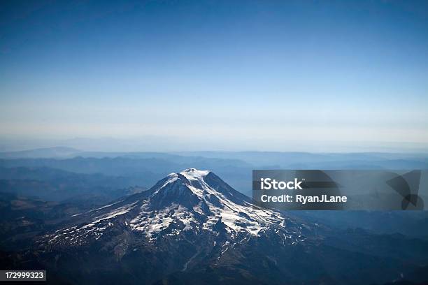 Foto de Monte Rainer Aeriel Vista e mais fotos de stock de Acima - Acima, Azul, Beleza natural - Natureza