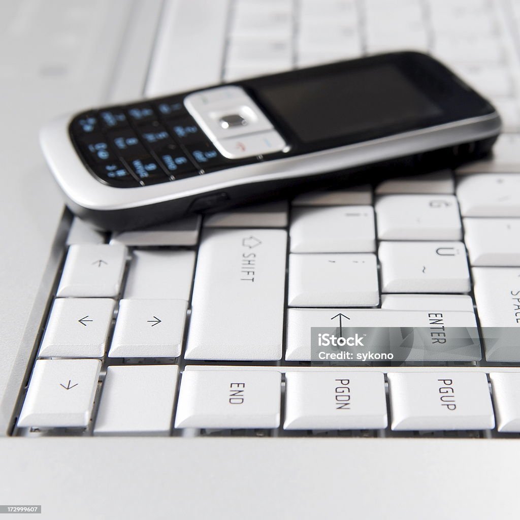 ノートパソコン、携帯電話テクノロジー - SIMカードのロイヤリティフリーストックフォト
