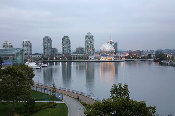 istock Vancouver World Of Science And False Creek At Twilight 173000031
