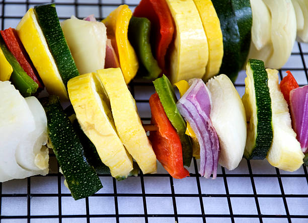 espetinho de legumes - zuchinni - fotografias e filmes do acervo