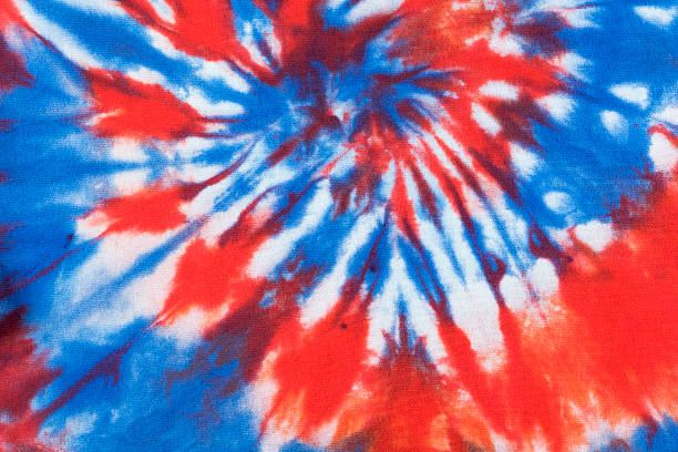 teñido multicolor para rojo, azul y blanco del 4 de julio - tie dye fotografías e imágenes de stock