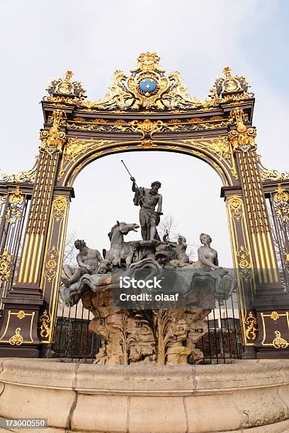 Ворота И Хорошо На Место Stanislaus В Нанси Франция — стоковые фотографии и другие картинки UNESCO - Organised Group