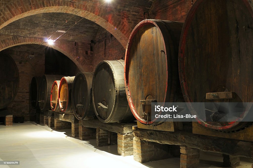 Vecchia cantina di vini - Foto stock royalty-free di Castello