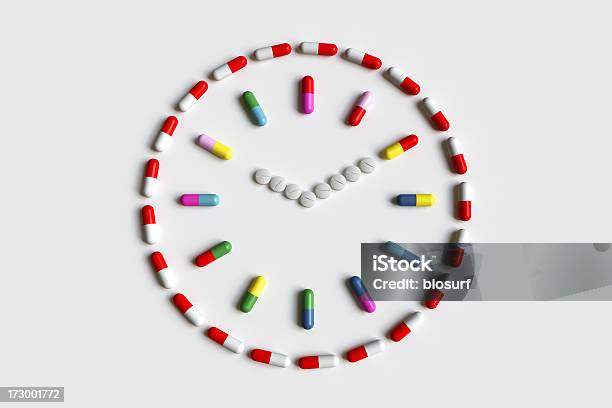 Pillole Di Clock - Fotografie stock e altre immagini di Orologio - Orologio, Capsula, Pillola