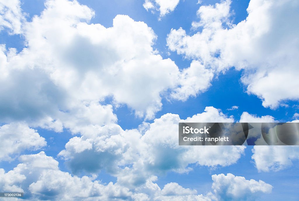 Dramatische Wolken - Lizenzfrei Blick nach oben Stock-Foto