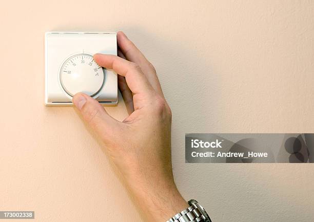 Photo libre de droit de Maison Thermostat banque d'images et plus d'images libres de droit de Thermostat - Thermostat, Chaleur, Tourner