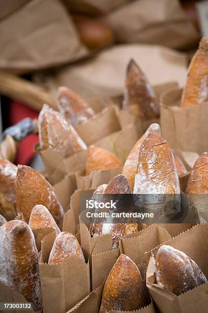 Pilhas De Pão No Mercado De Agricultores - Fotografias de stock e mais imagens de 2000-2009 - 2000-2009, Abundância, Alimentação Saudável