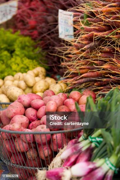 Photo libre de droit de Produits Frais Du Marché Farmers Market banque d'images et plus d'images libres de droit de 2000-2009 - 2000-2009, Aliment, Aliment cru