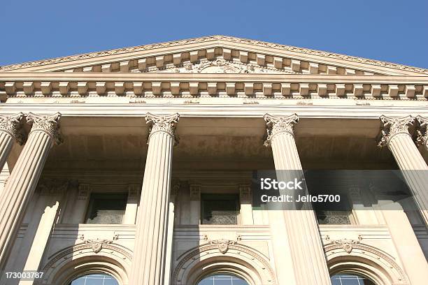 Photo libre de droit de Des Colonnes Dorées banque d'images et plus d'images libres de droit de Architecture - Architecture, Bâtiment vu de l'extérieur, Ciel