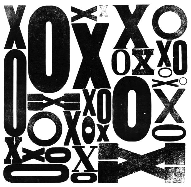 xo x o-grunge bois de type «hugs and kisses» - letterpress typescript alphabet wood photos et images de collection