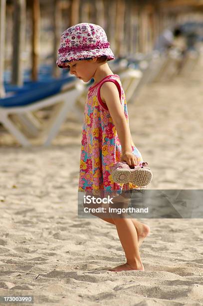 Passeio Na Praia - Fotografias de stock e mais imagens de 2-3 Anos - 2-3 Anos, Andar, Ao Ar Livre