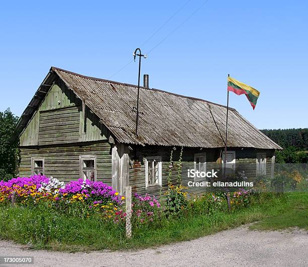 Foto de Little Casa e mais fotos de stock de Bandeira - Bandeira, Bangalô - Casa, Barraco