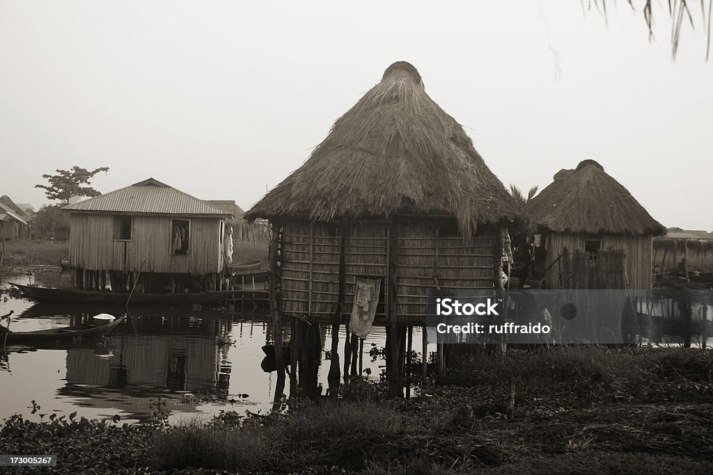 ガンビエ水の村 - アフリカ文化のロイヤリティフリーストックフォト