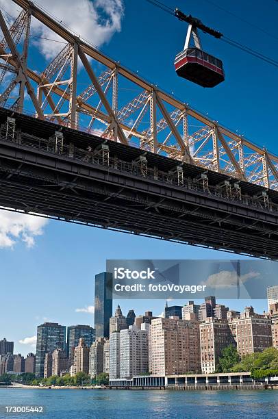 Teleférico De Nueva York Foto de stock y más banco de imágenes de Agua - Agua, Alto - Descripción física, Arquitectura