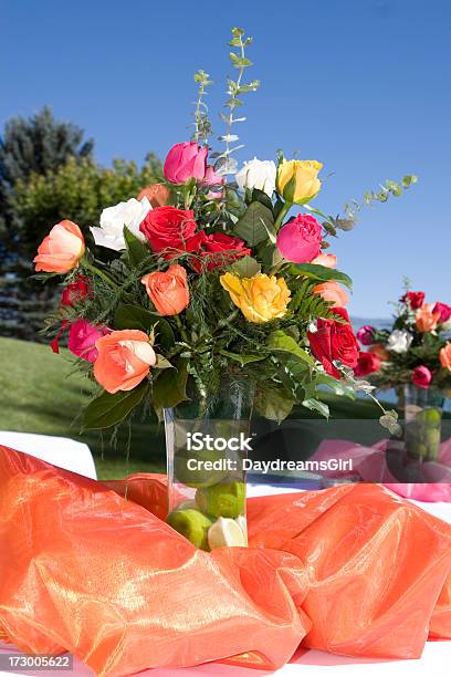 다학제 채색기법 장미 꽃다발 In 존중의 표 데커레이션 0명에 대한 스톡 사진 및 기타 이미지 - 0명, 가든파티, 가을