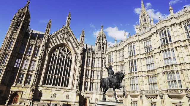 London Statue of Richard the Lionheart in Front of Westminster Palace