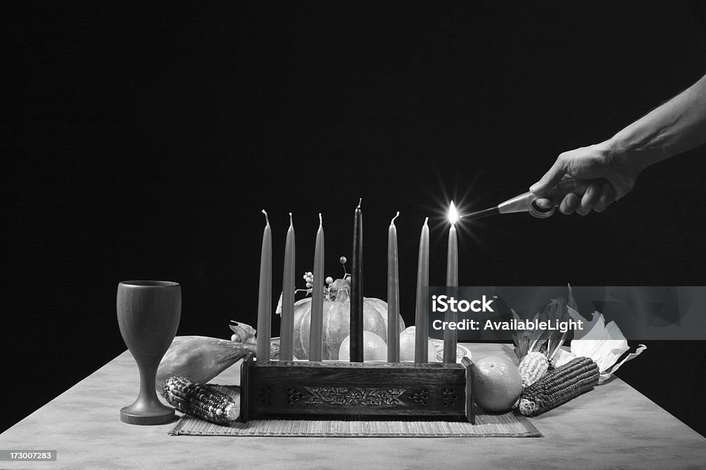 Kwanzaa 표 조명 Candlesticks B & W - 로열티 프리 Kwanzaa 스톡 사진