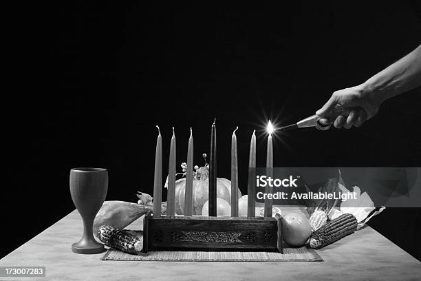 Kwanzaa Tabela Iluminação Candlesticks Em B W - Fotografias de stock e mais imagens de Kwanzaa - Kwanzaa, Abóbora, Abóbora-Menina - Cucúrbita