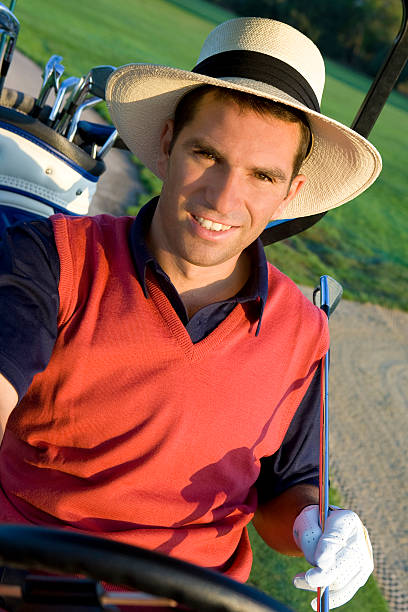 joueur de golf - golf cart golf mode of transport transportation photos et images de collection