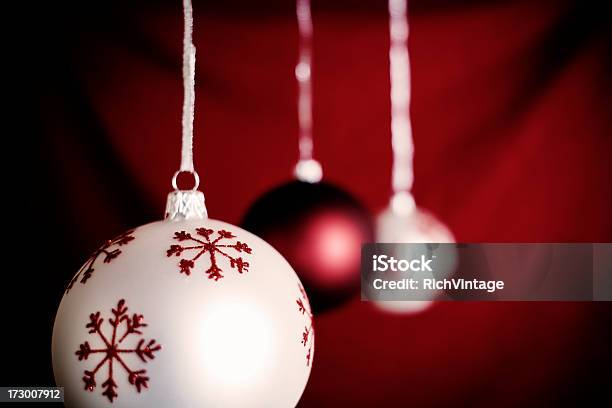 Foto de Enfeites Natal Vintage Xxl e mais fotos de stock de Bola de Árvore de Natal - Bola de Árvore de Natal, Branco, Comemoração - Evento