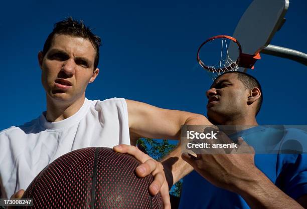 Onetoone - Fotografie stock e altre immagini di Basket - Basket, Gomito, Palla da pallacanestro
