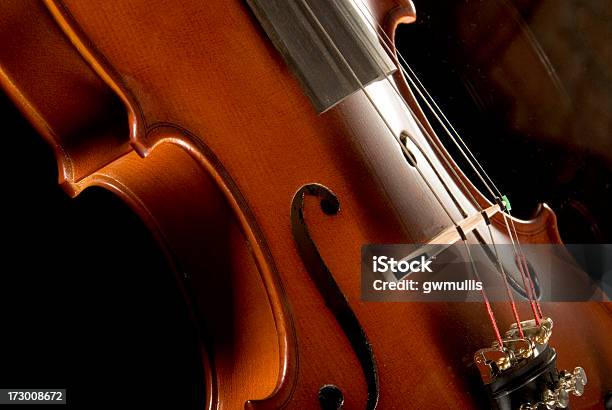 Violino Ângulo Obtuso - Fotografias de stock e mais imagens de Arte, Cultura e Espetáculo - Arte, Cultura e Espetáculo, Cordel, Curva - Forma