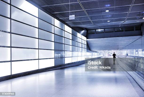 Túnel De Luz - Fotografias de stock e mais imagens de Abstrato - Abstrato, Arquitetura, Ponte de Peões