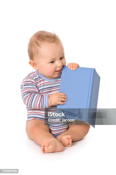 Pequeño Lector Foto de stock y más banco de imágenes de Foto de estudio - Foto de estudio, Leer, Niño pequeño