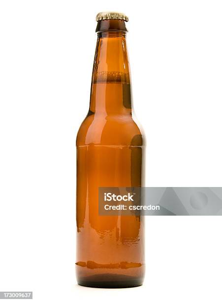 Bier In Der Flasche Stockfoto und mehr Bilder von Bierflasche - Bierflasche, Freisteller – Neutraler Hintergrund, Weißer Hintergrund